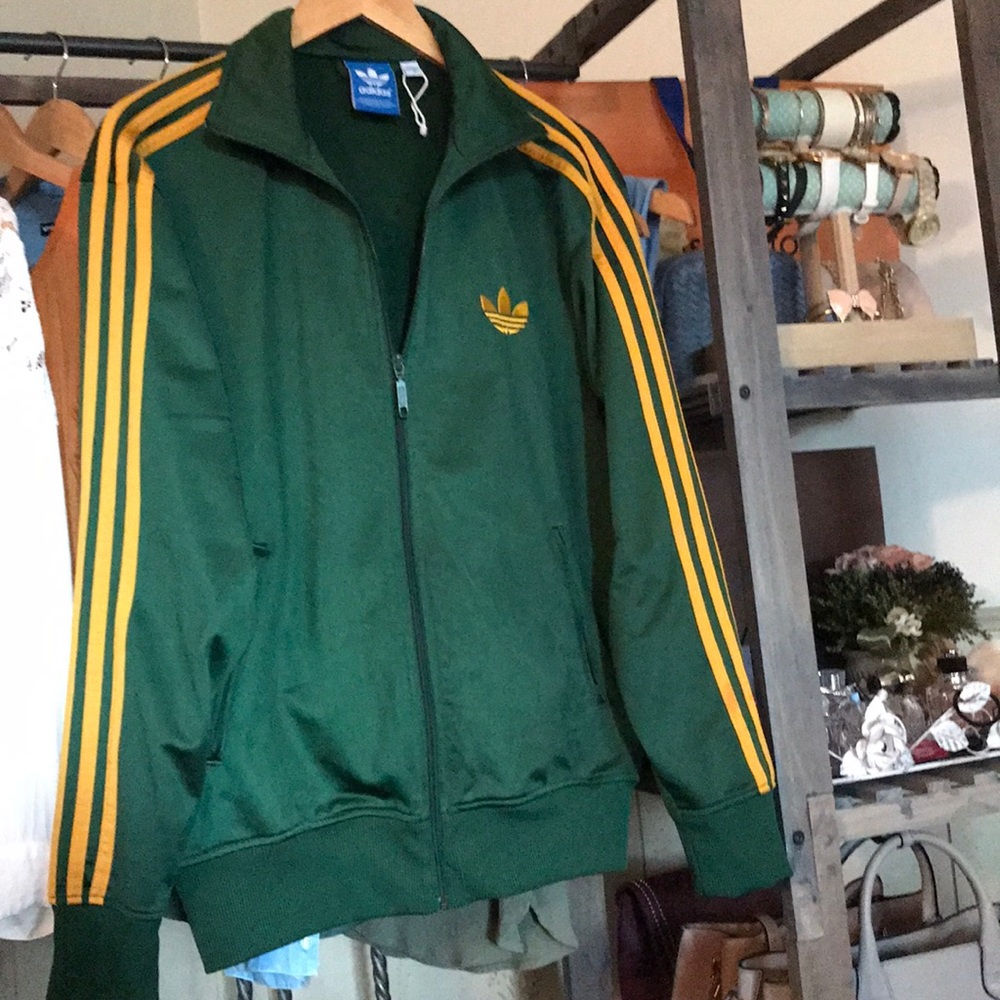 Emerald green adidas zip up jacket 🍾✨